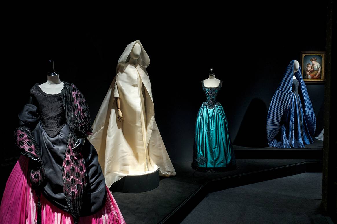 Interior de la exposición “Caprile Lorenzo”, del 16 de octubre de 2024 al 30 de marzo de 2025 en la Sala Canal de Isabel II de Madrid (España).