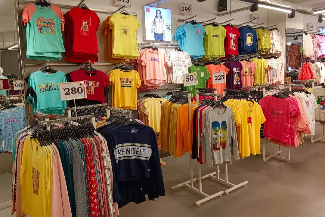 V-Mart store