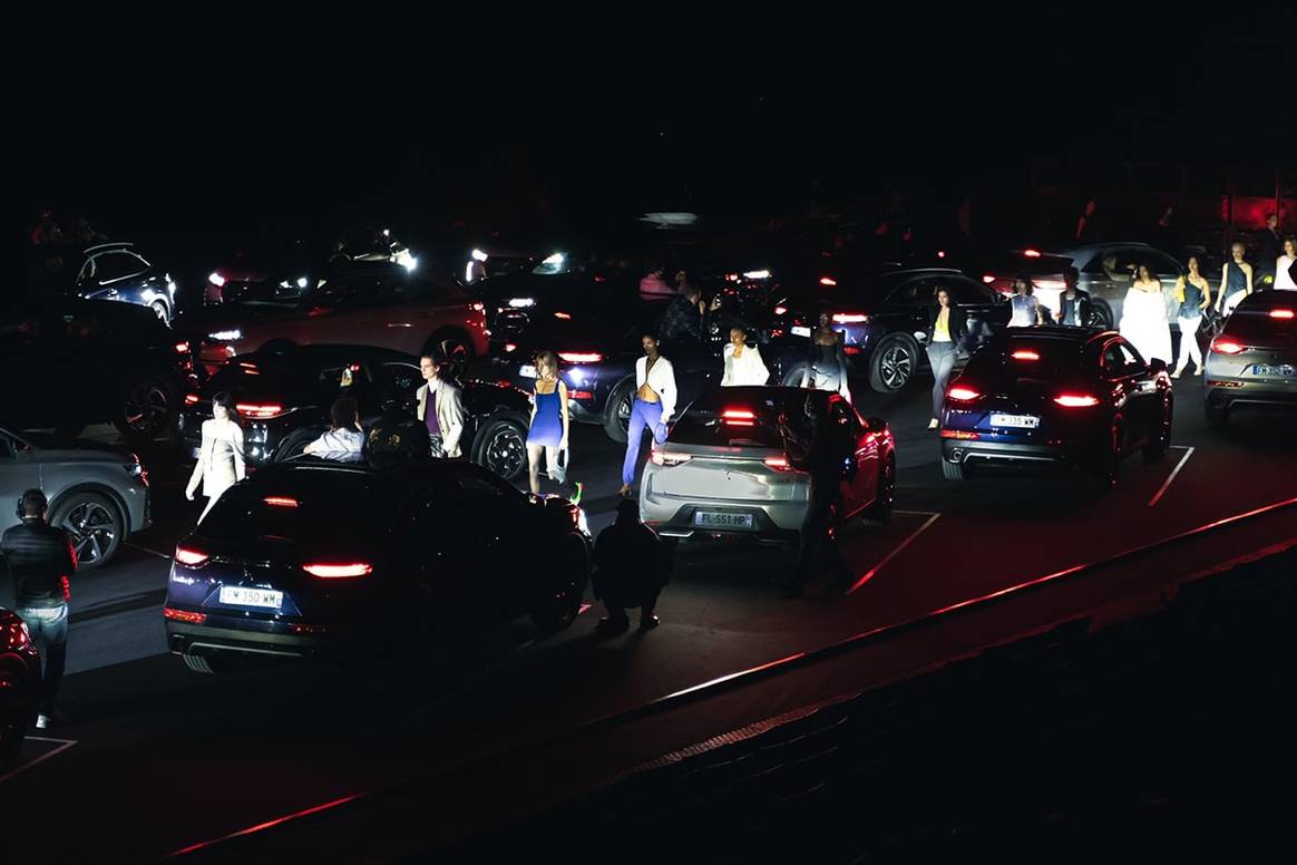 Paris Fashion Week : Coperni et son défilé au format "drive in"