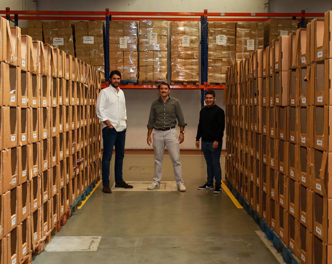 Photo Credits: Los tres socios fundadores al frente iF Lastmile, fotografía de cortesía.
