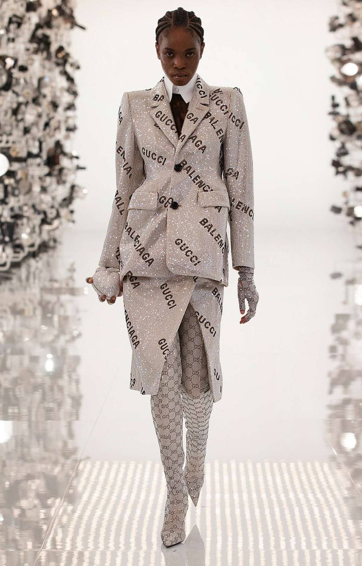 Gucci toca el “aria” por su centenario con un “elogio al aire” y homenajes a su legado, a Balenciaga y a Tom Ford