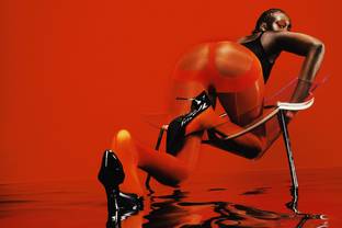 Wolford x Mugler: Subversive Bodys und schmeichelnde Strümpfe 