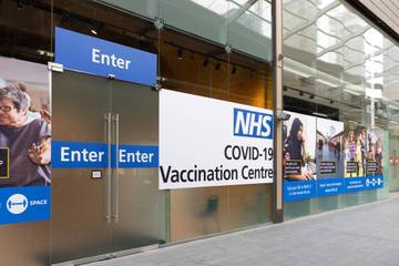 A Londra i cittadini si vaccinano al centro commerciale