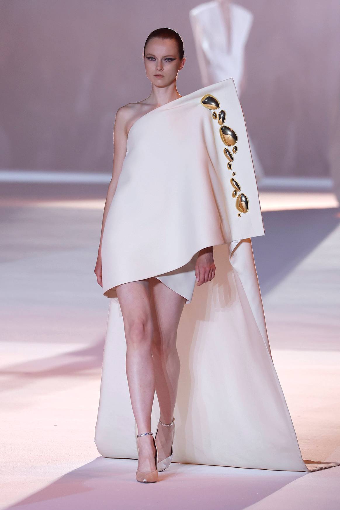 Desfile de Stéphane Rolland durante la Barcelona Bridal Night de BBFW, el 22 de abril de 2026 en Barcelona (España).