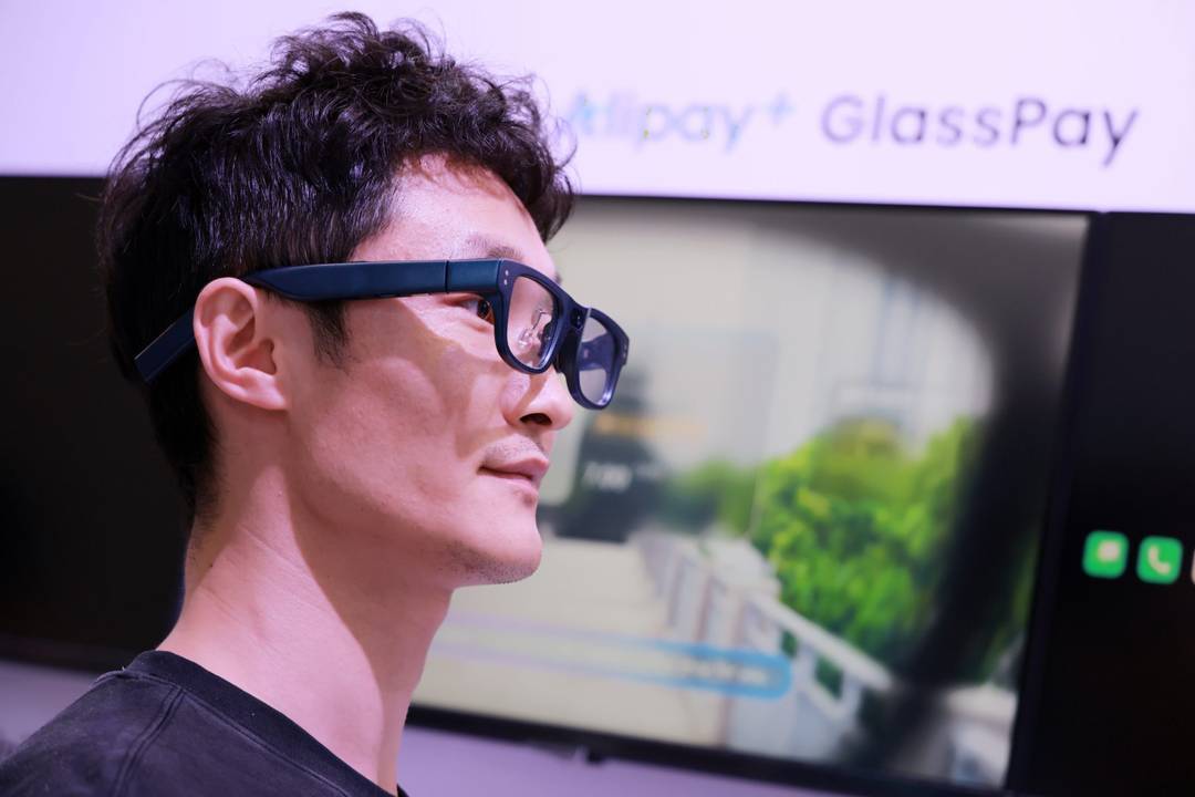 Alipay+ GlassPay lancia la prima soluzione di pagamento con smart glasses con autenticazione tramite iride integrata