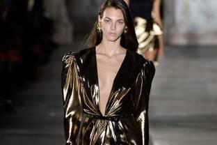 Moda en París: Jóvenes creadores y un Saint Laurent sexy versión Vaccarello