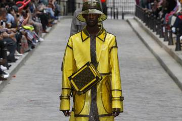 Paris Fashion Week Homme : défilés floraux chez Vuitton et Dries van Noten