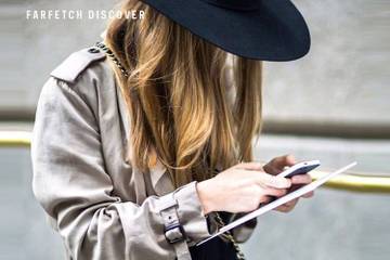 Manolo Blahnik apre l'ecommerce con Farfetch