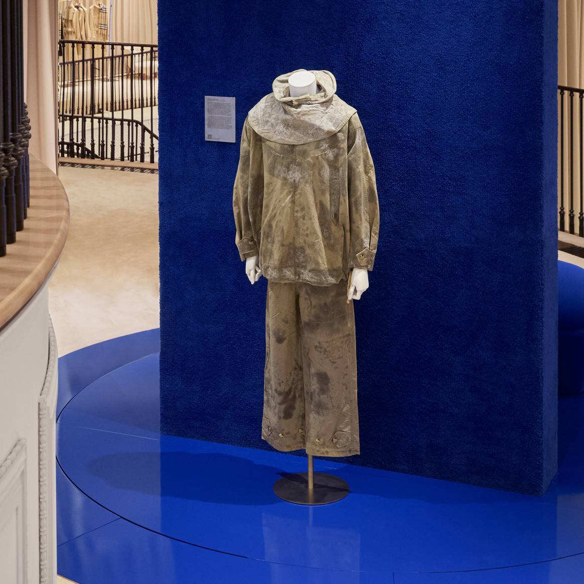 Burberry recrea el atuendo de gabardina de la expedición polar de Ernest Shackleton