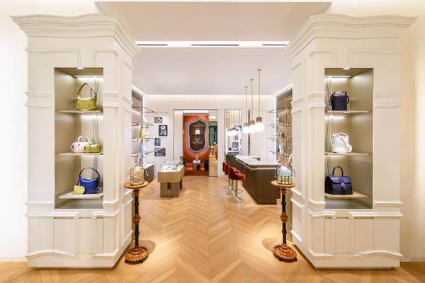 Delvaux in Asia: un nuovo linguaggio visivo per il retail di lusso