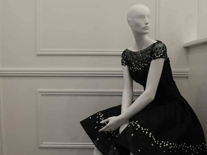 Tony Ward : le couturier ouvre son premier showroom rue du Fbg. Saint-Honoré à Paris