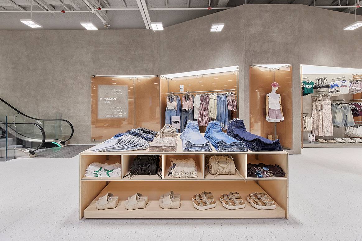 Tienda de Bershka en el paseo de Gracia de Barcelona (España).