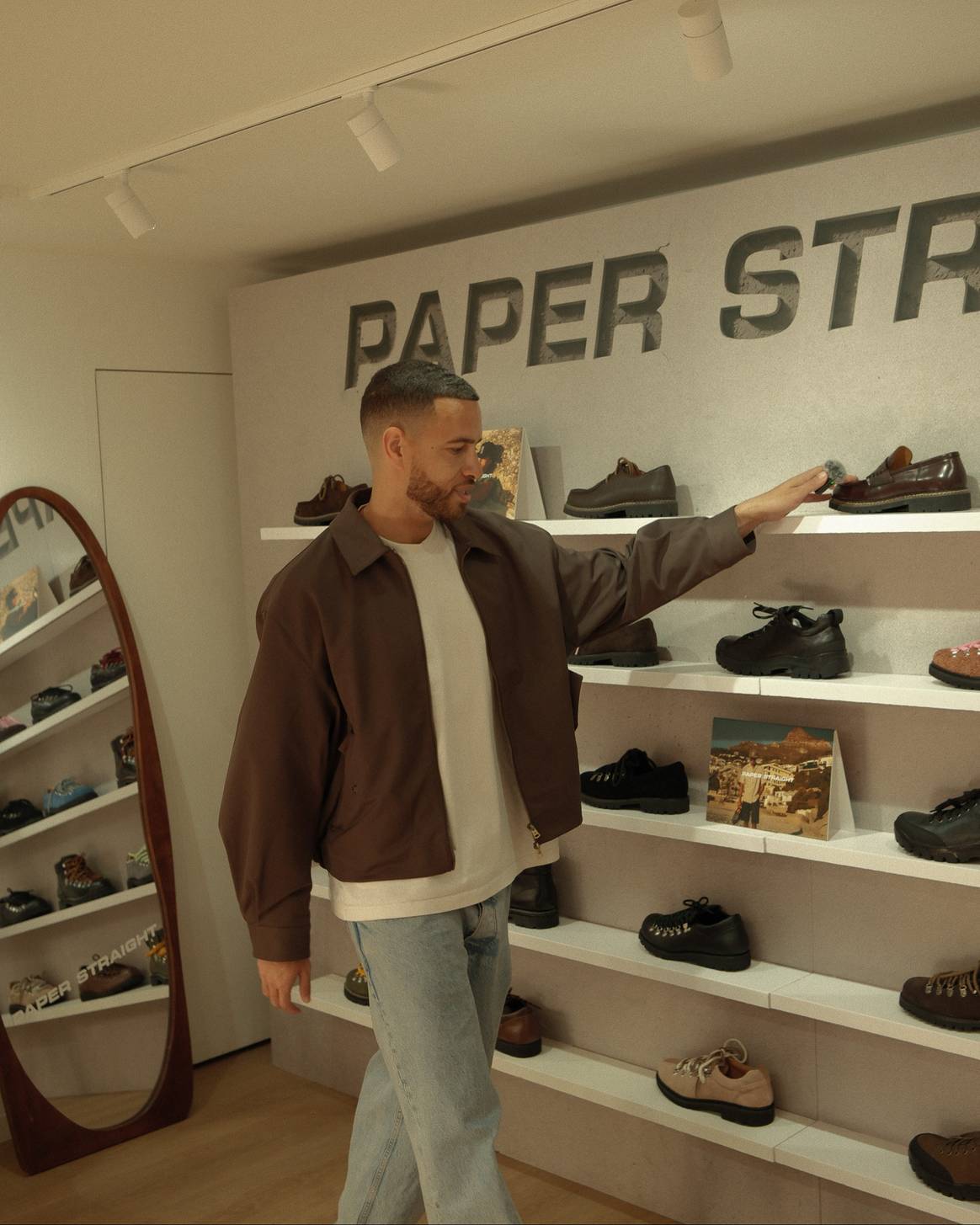 Randel Vliet in the Paperstraight pop-up.