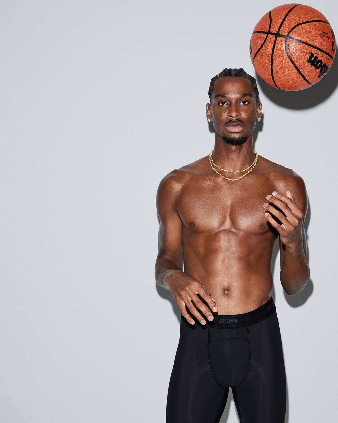 Shai Gilgeous-Alexander como imagen de campaña de la nueva línea “Mens” de Skims.