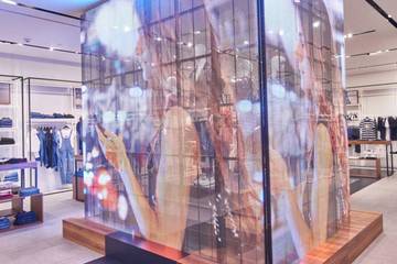Tommy Hilfiger reactiva su estrategia comercial online y offline