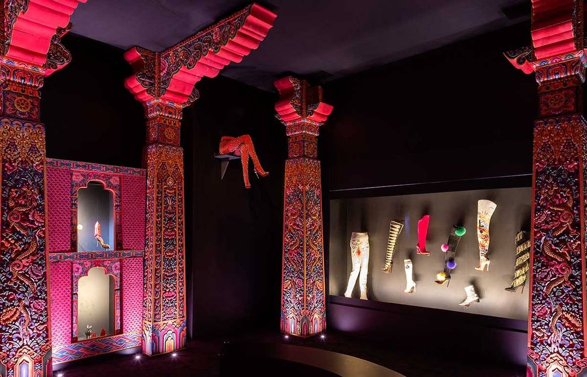 Binnenkijken bij de Christian Louboutin tentoonstelling in Parijs