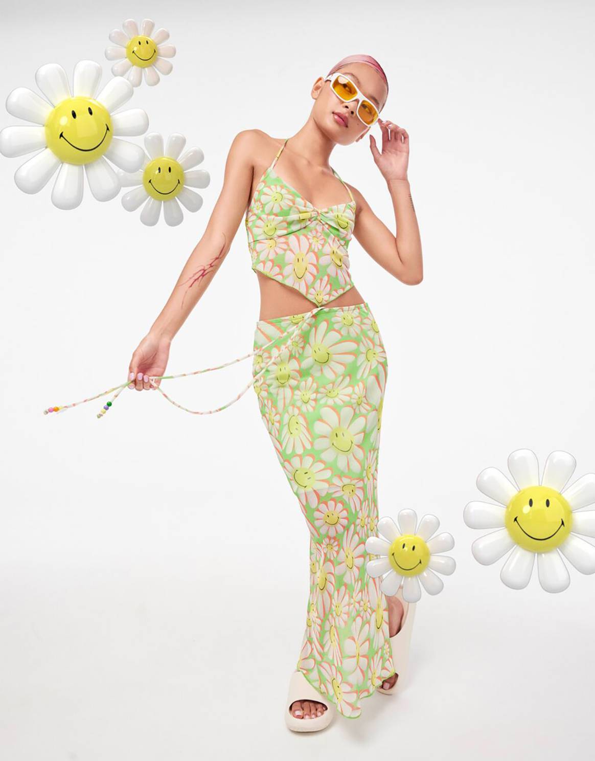 Photo Credits: Propuesta física de Bershka X Smiley, colección cápsula física desarrollada digitalmente en colaboración con DressX.