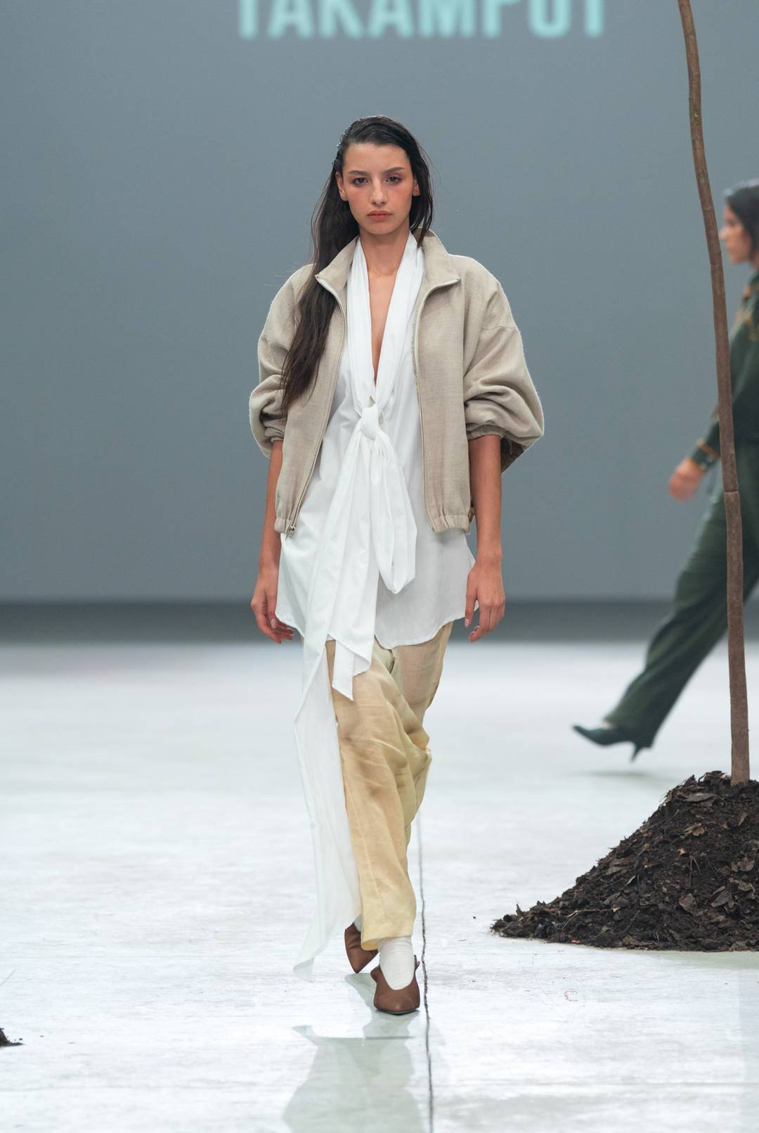 Los cortes oversize también se vieron en blusas.