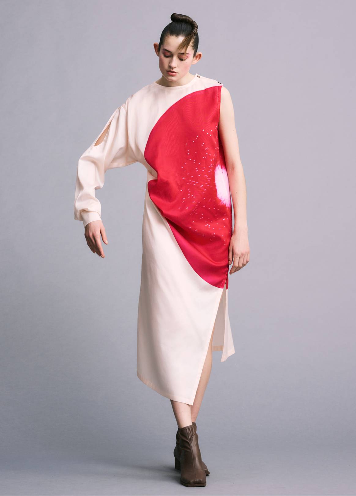 Imagen: Issey Miyake SS23 via Catwalkpictures.com