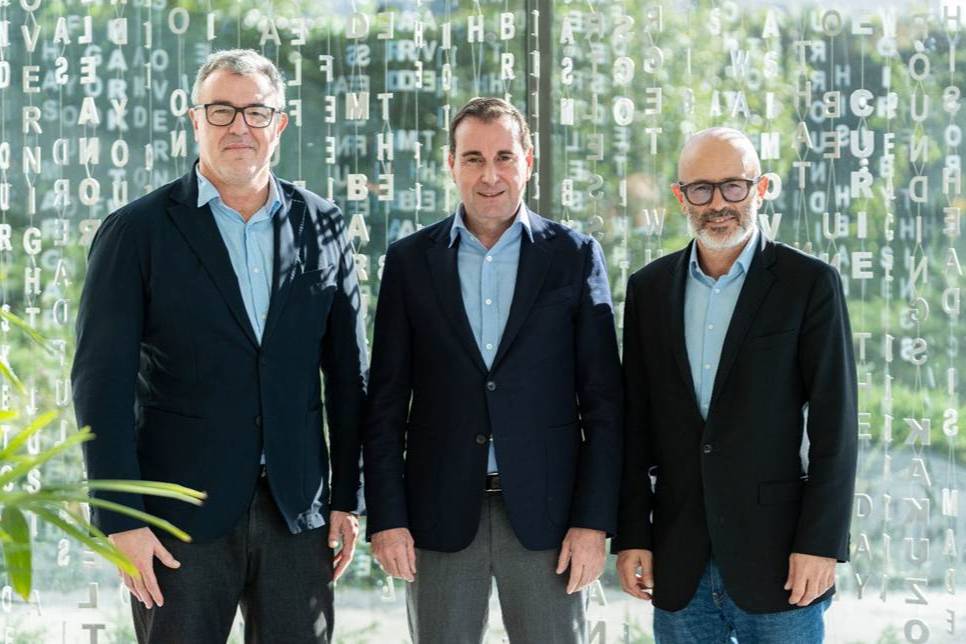 From left to right: Director General of the Spanish Committee for UNHCR Jorge Olague, Toni Ruiz, Chairman and CEO of Mango, Chairman and CEO of Mango; Francesco Sciacca