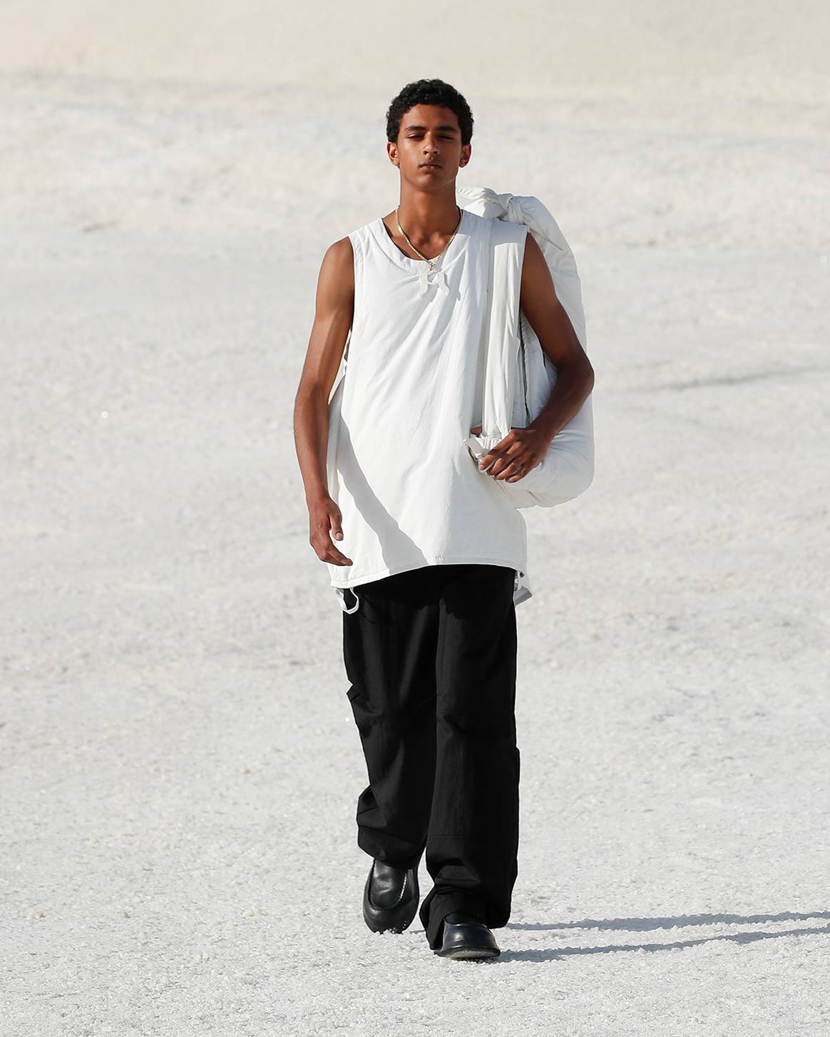 Photo Credits: Por cortesía de Jacquemus, desfile de presentación de la colección “Le Papier” y de la colección cápsula colaborativa junto a Nike.