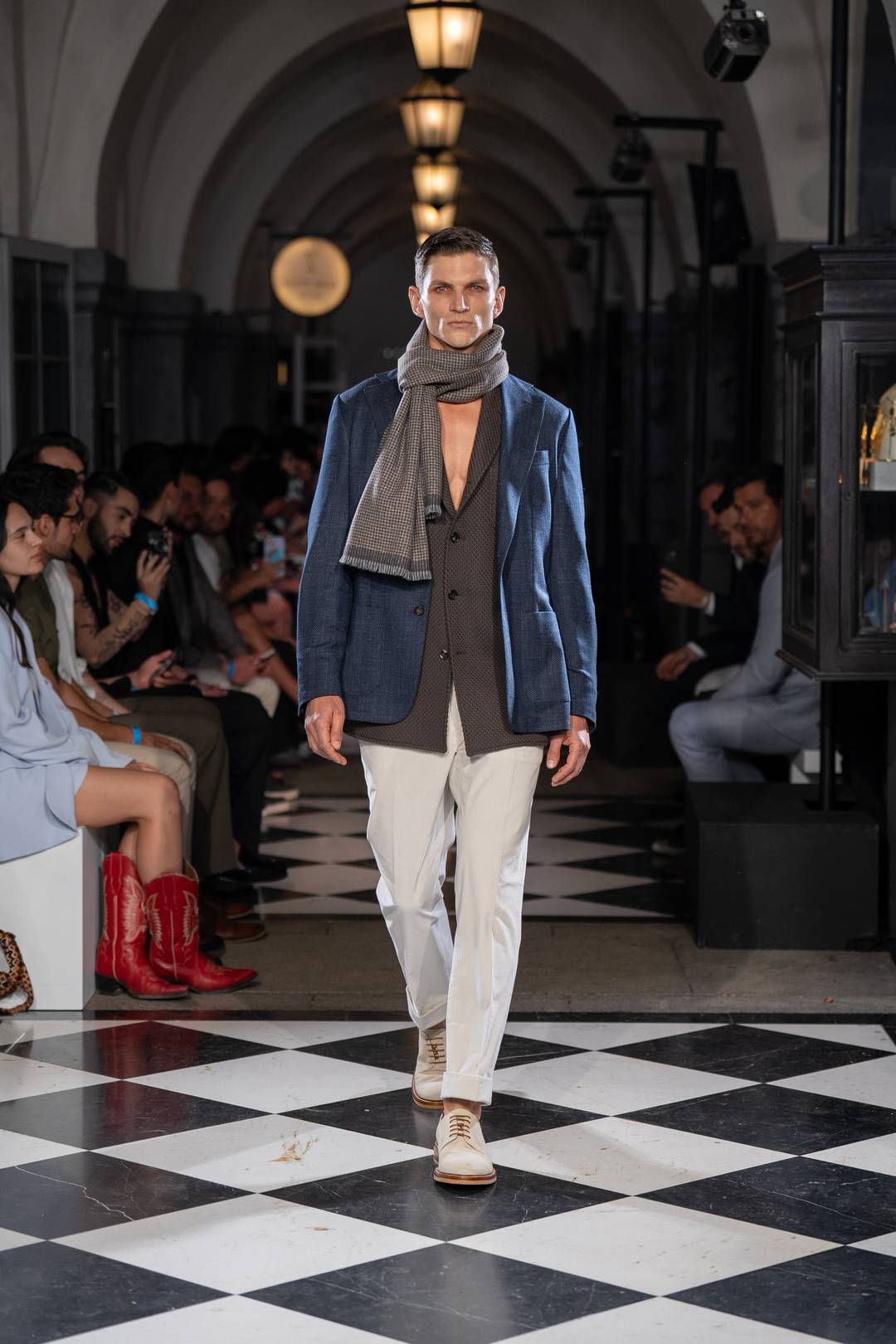 Y como tendencia otoño - invierno, los looks capa sobre capa.