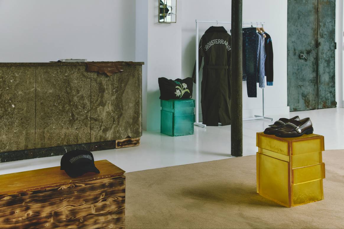 À l'intérieur du pop-up store Bluemarble dans le quartier du Marais, à Paris.