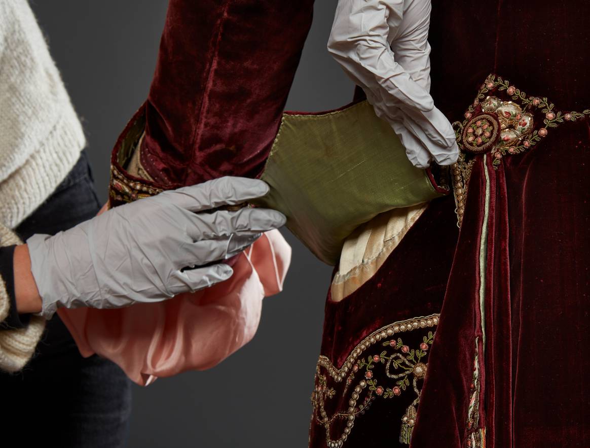 Image: Historic Royal Palaces; Court suit detail - Amgueddfa Cymru – National Museum Wales
