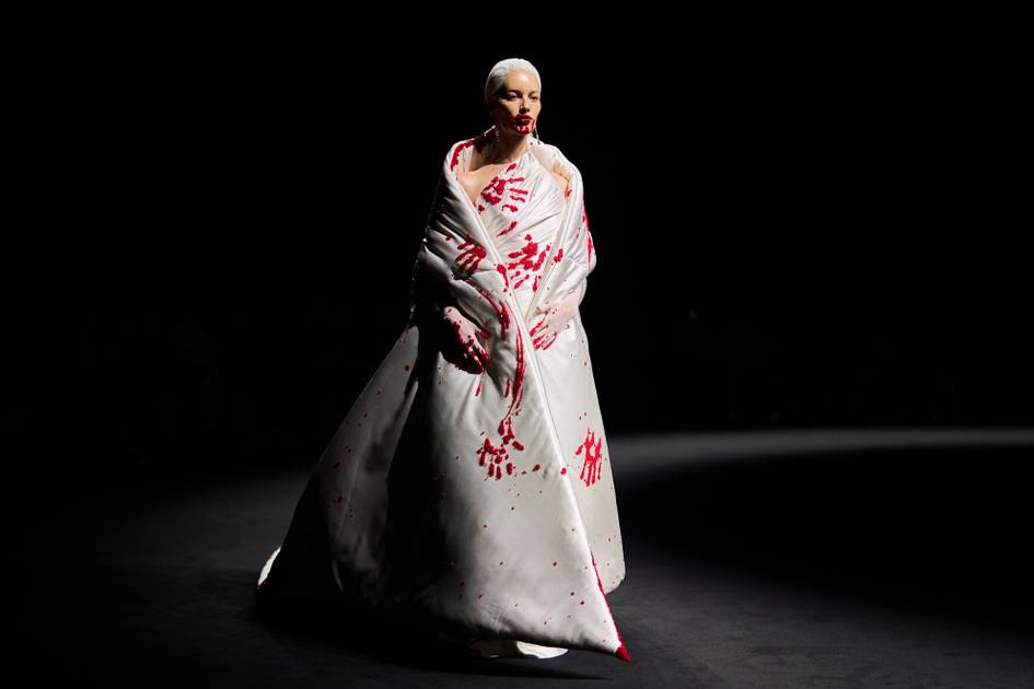 Robert Wun unveils theatrical silhouettes at Haute Couture Week