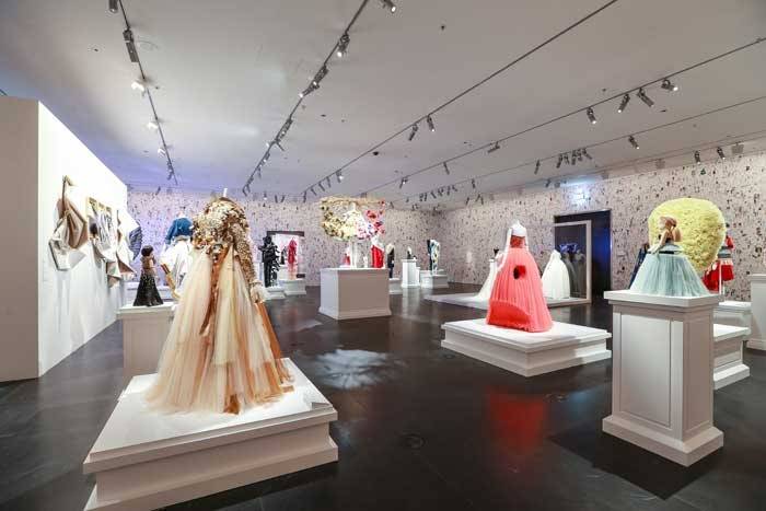 Kijken: de tentoonstelling van Viktor & Rolf in Melbourne