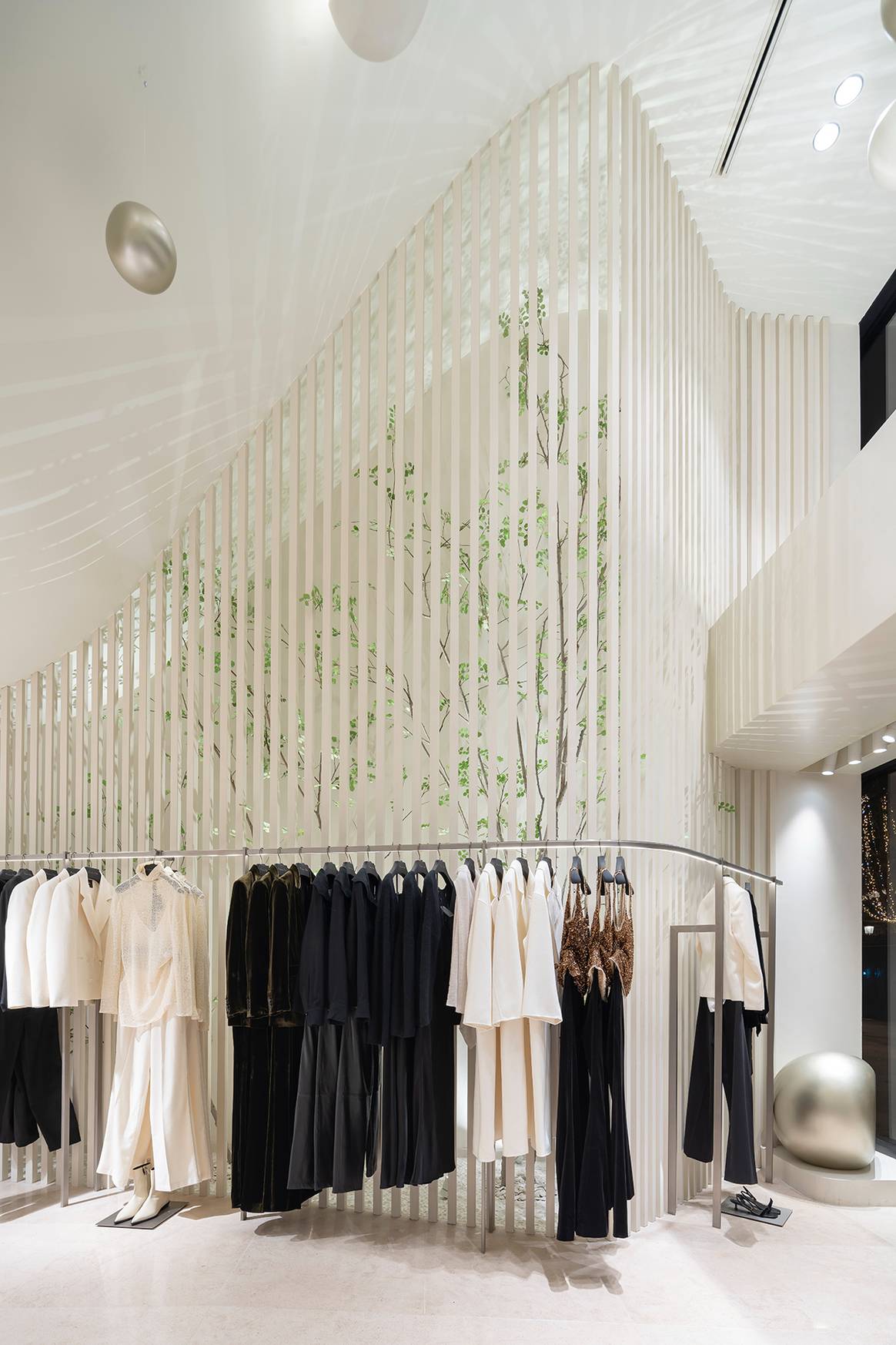 Tienda de Massimo Dutti de la avenida de los Campos Elíseos de París (Francia).