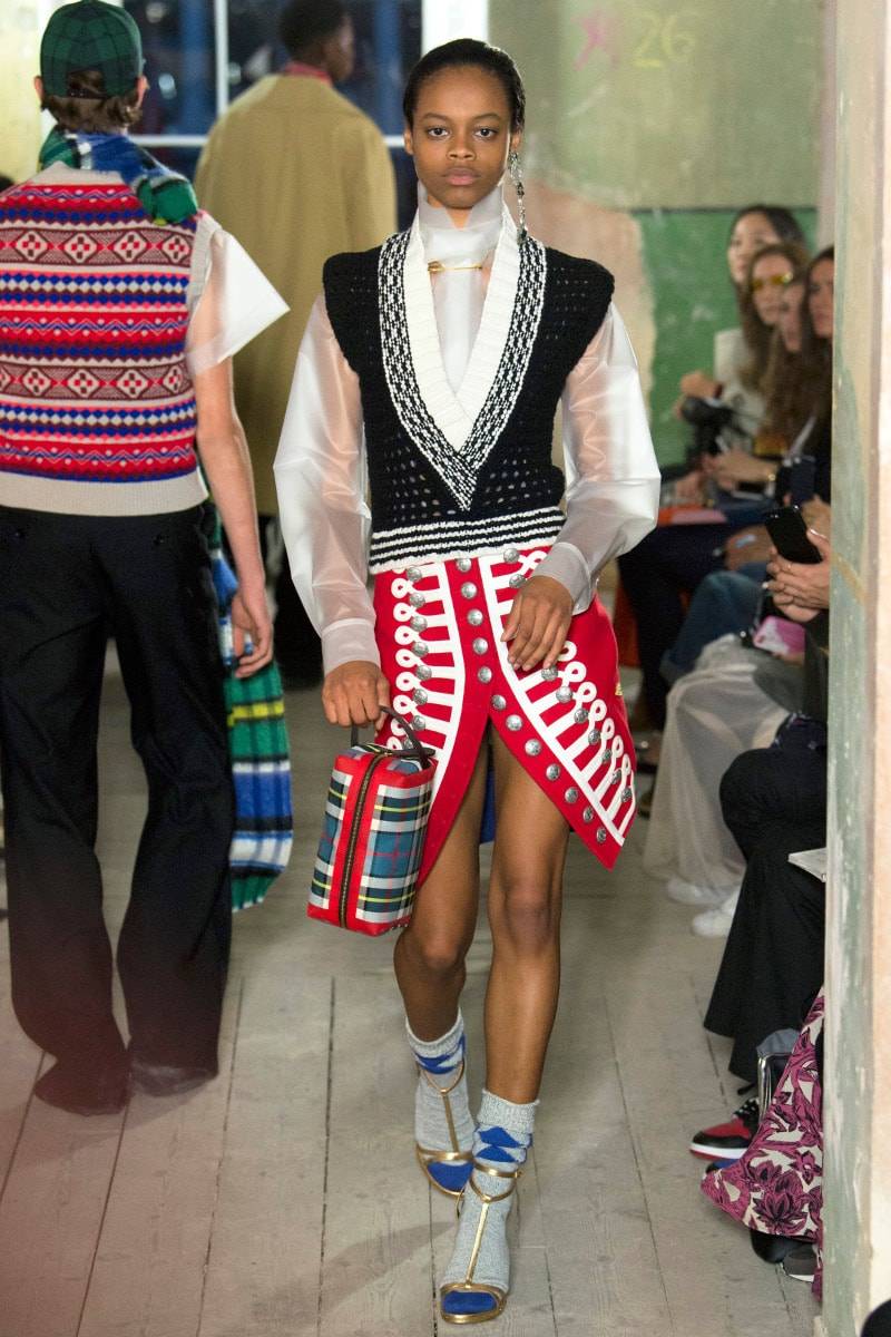 Burberry sees in technicolor for London Fashion Week