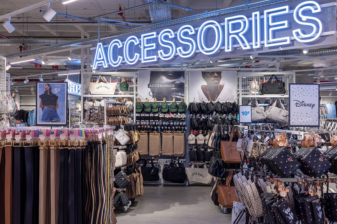 Photo Credits: Nueva tienda Primark en el centro comercial Bahía Sur de San Fernando, Cádiz.