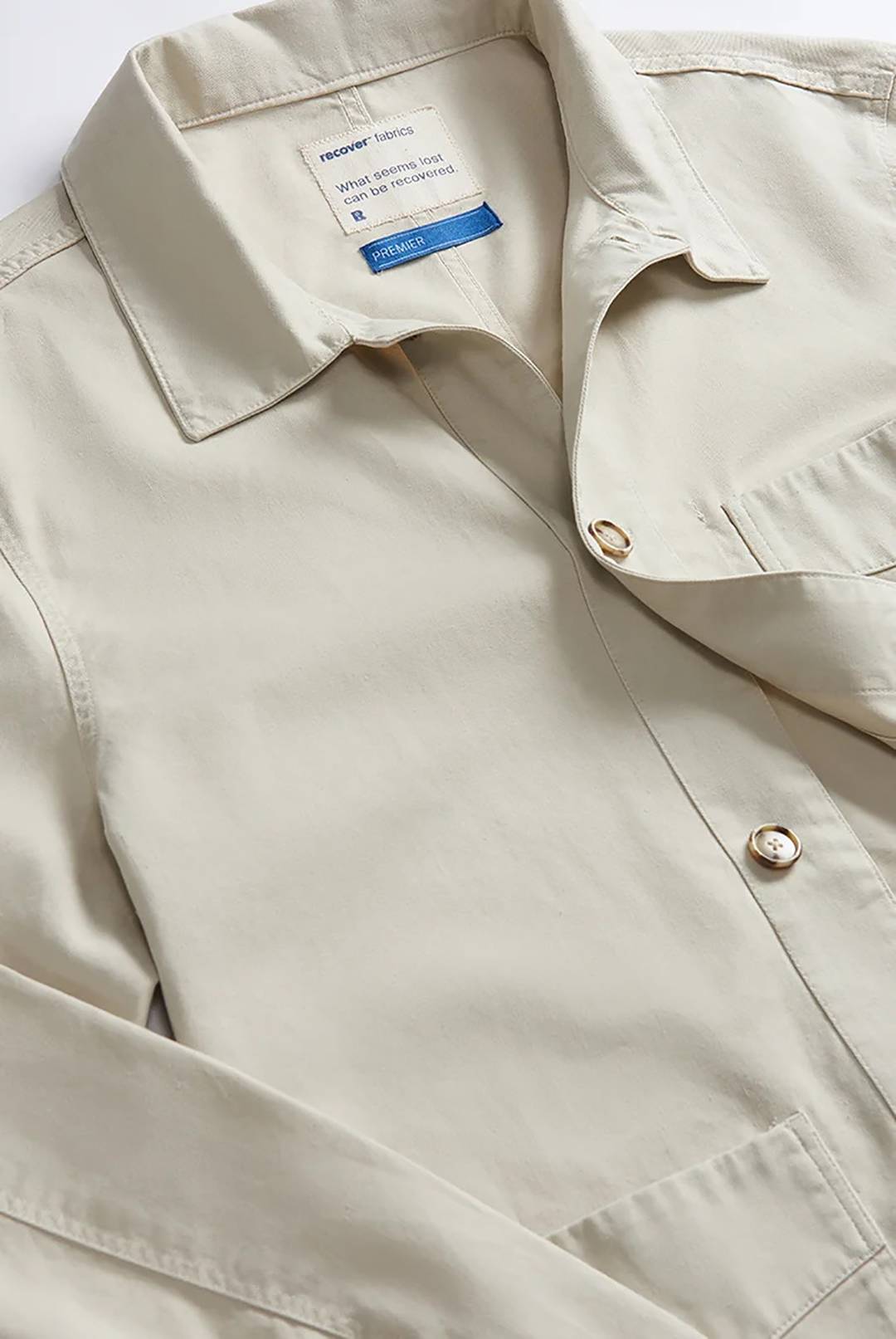 Prenda confeccionada con la colección de tejidos “Recover Fabrics” de Recover.