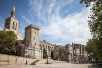 Louis Vuitton sfila il 22 maggio al Palazzo dei Papi di Avignone