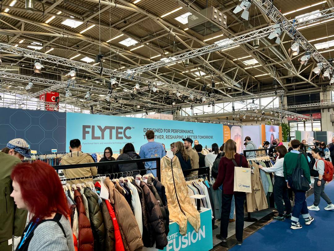 Volle Gänge und Stände - hier bei Flytec.
