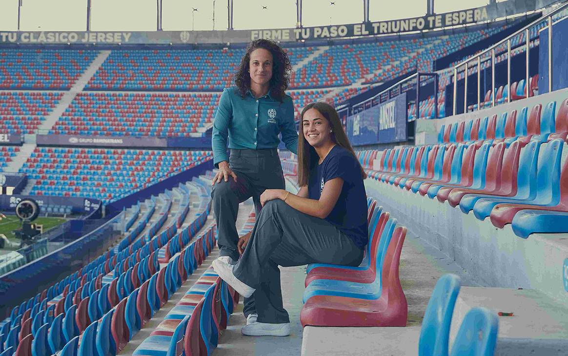 Presentación de la indumentaria de Sepiia escogida para vestir a los miembros del equipo femenino del Levante UD.