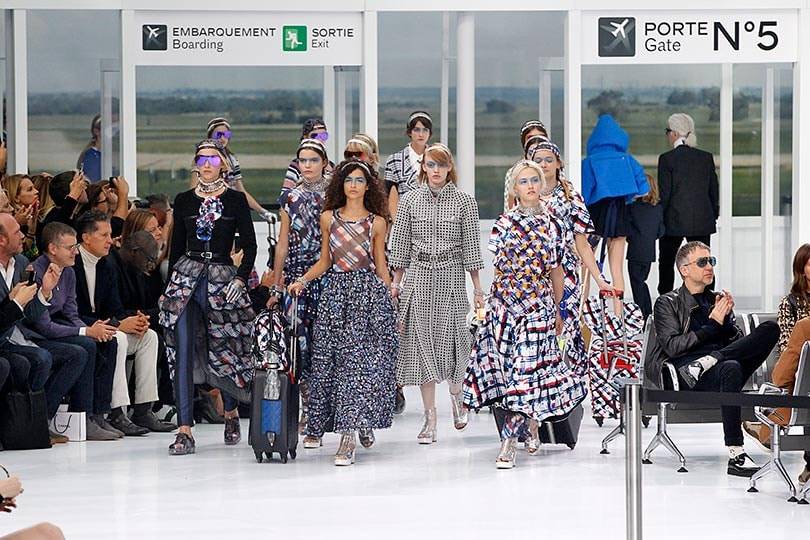In beeld: Karl Lagerfeld's meest memorabele modeshows