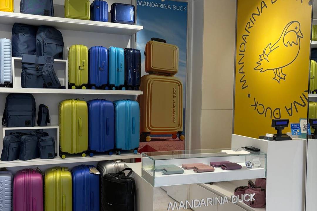 Store Mandarina Duck