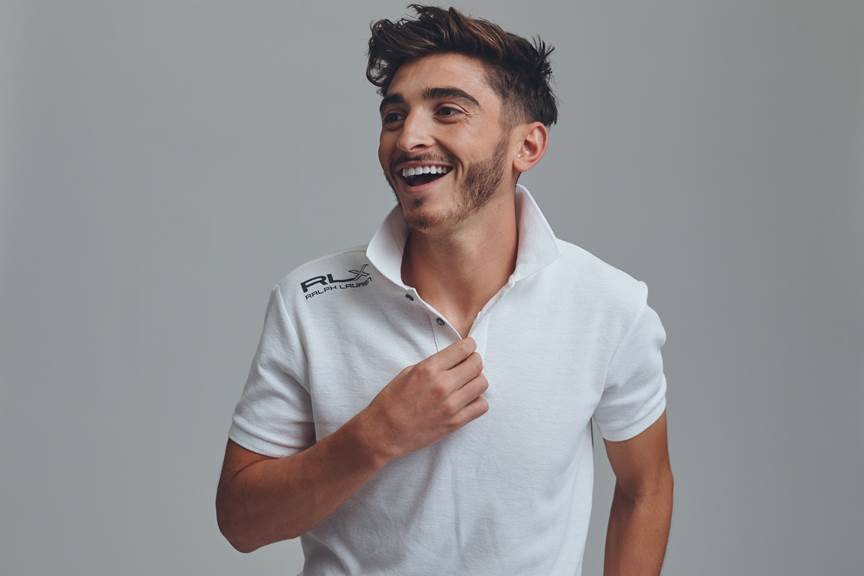 Photo Credits: Josh Cavallo con el nuevo polo RLX Clarus de Ralph Lauren. Fotografía de cortesía.