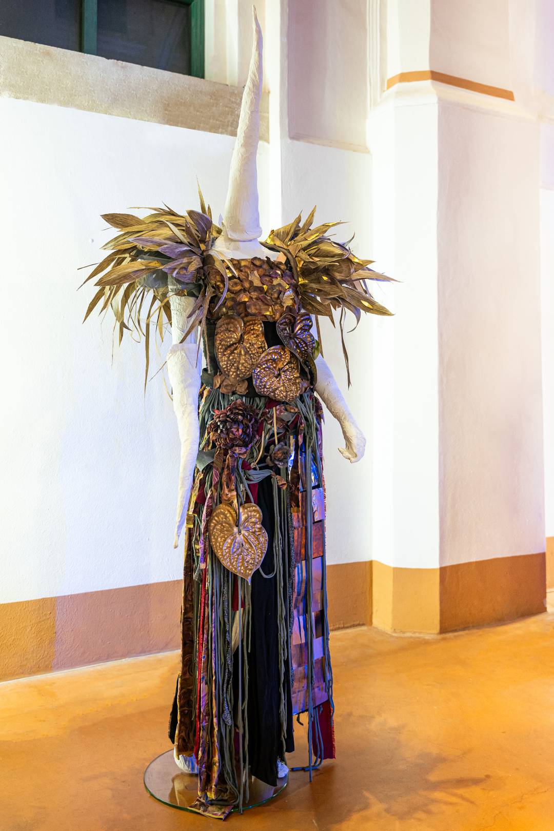 Uno degli abiti in mostra