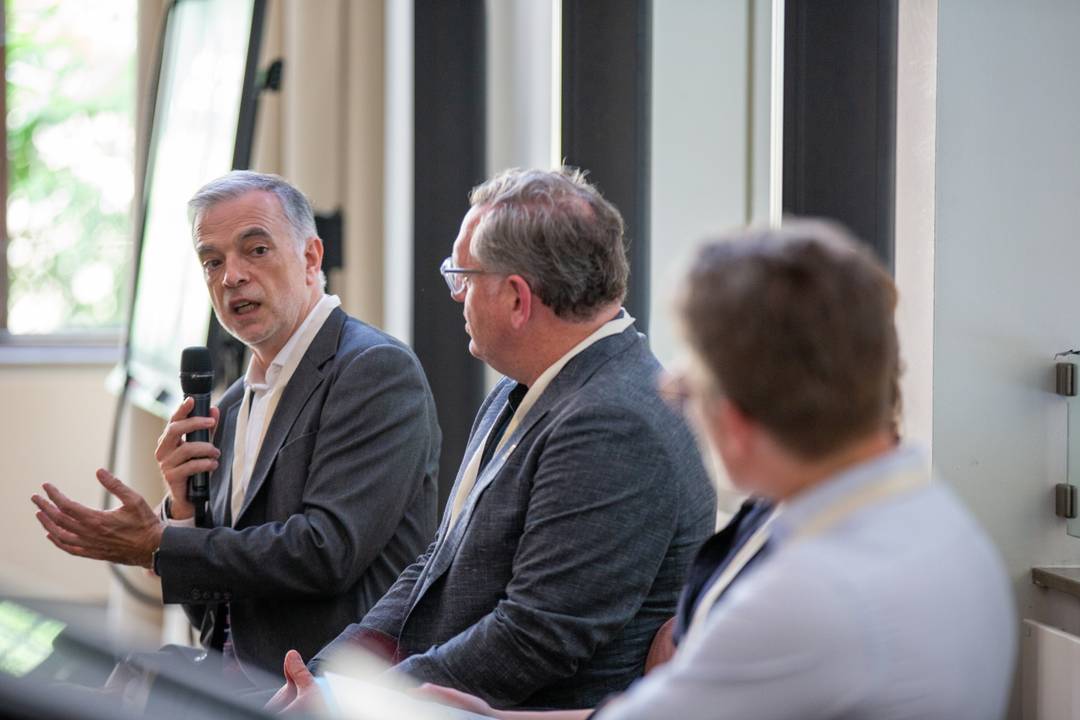 Con el micrófono, Mario Jorge Machado, presidente de Euratex.