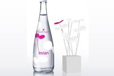 Courrèges habille Evian