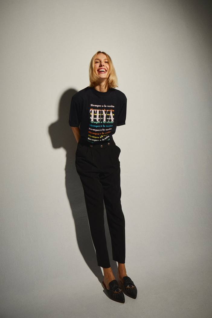 Camiseta Negra Siempre a la Verita Tuya | Dolores Promesas