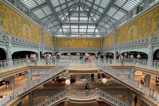 Paris department store La Samaritaine closes due to protesters