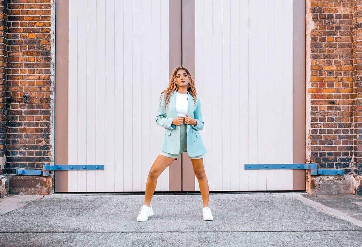 La marca PrettyLittleThing realiza su campaña usando únicamente un dron
