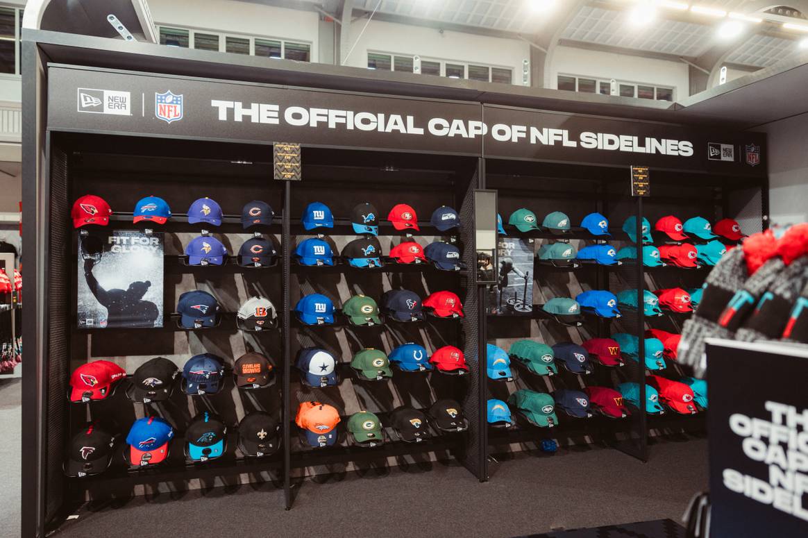 Schirmmützen-Wand von New Era bei den NFL-Spielen in Frankfurt