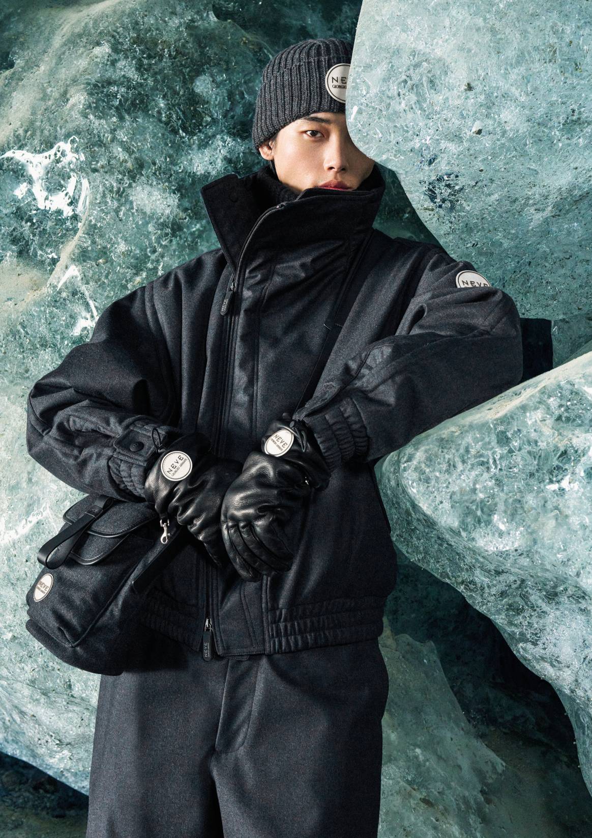 La linea maschile evoca un’eleganza sportiva dal carattere deciso