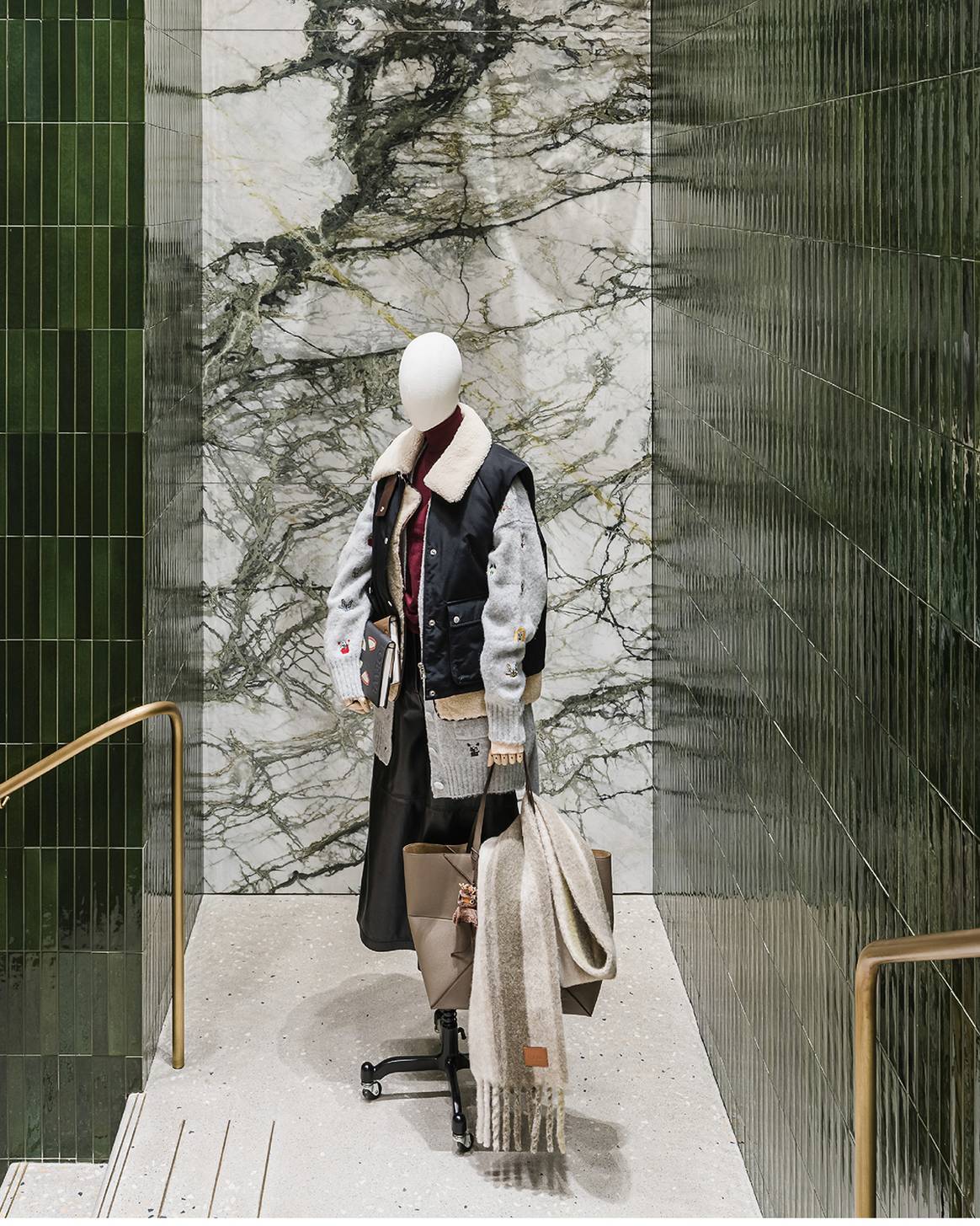 Tienda de Loewe en el número 48 de la Avenue Montaigne de París (Francia).