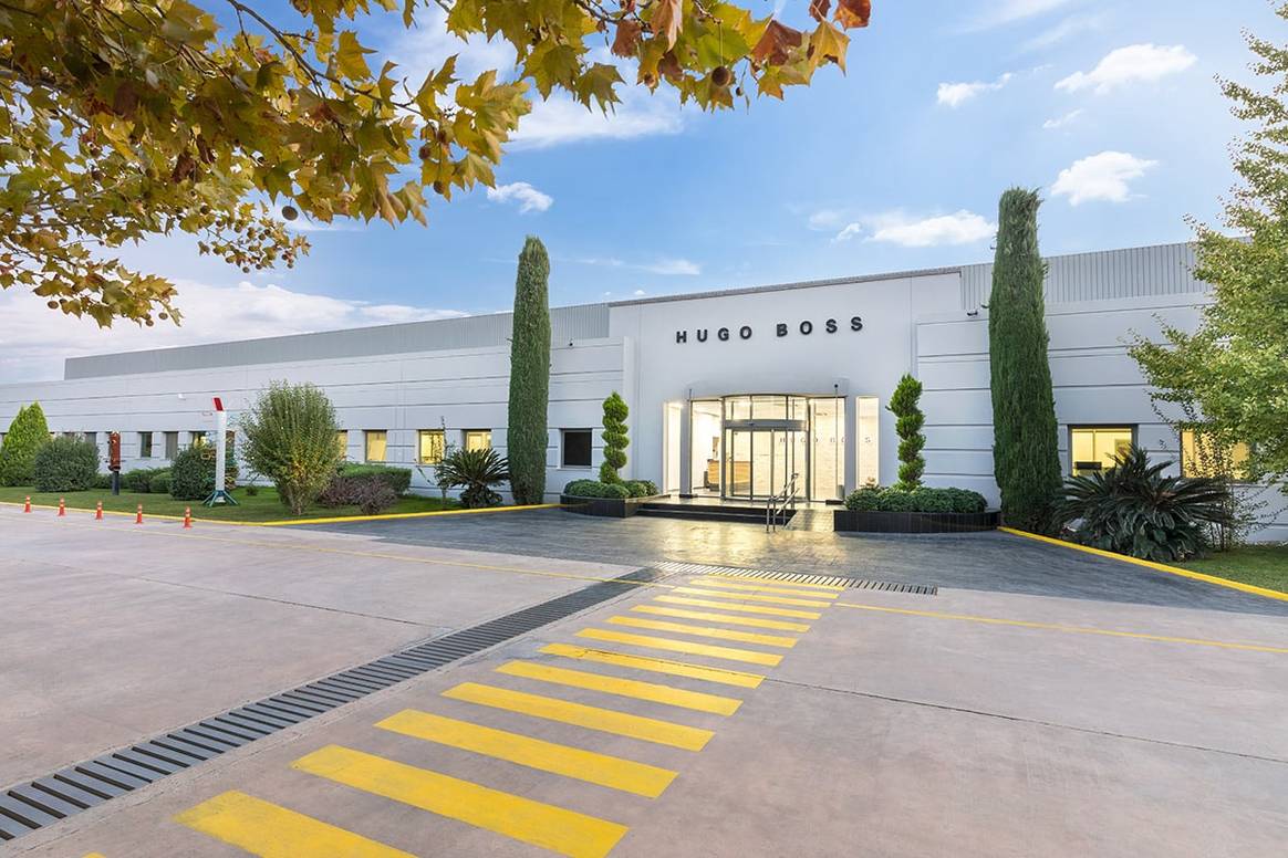 Foto: Izmir Factory | via Hugo Boss.